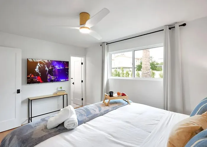 Aura - Private Pool & - Minutes To Old Town Holiday home *