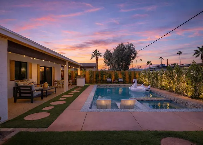 Aura - Private Pool & - Minutes To Old Town Holiday home